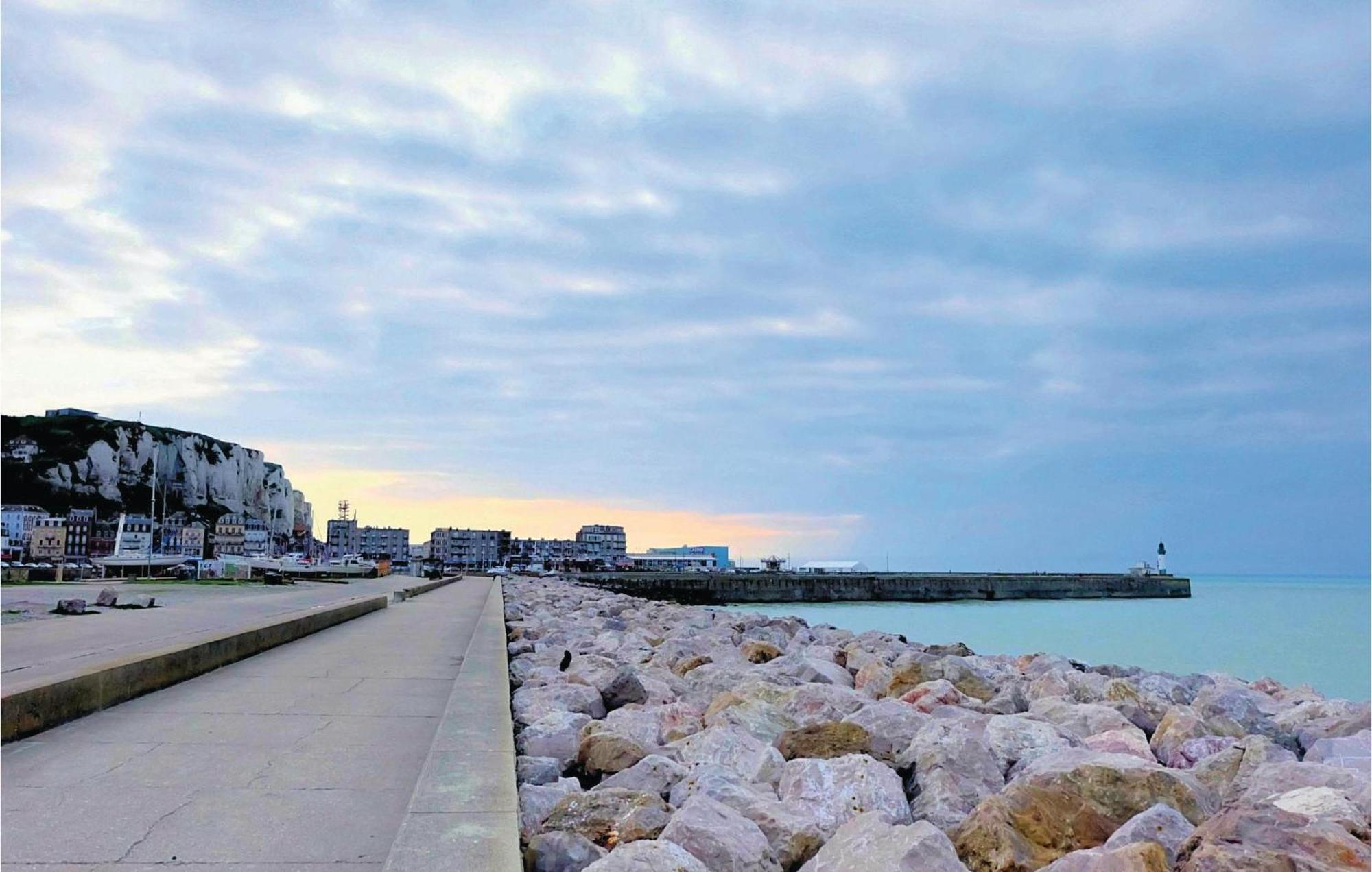 2 Bedroom Awesome Apartment In Mers-Les-Bains Exterior foto